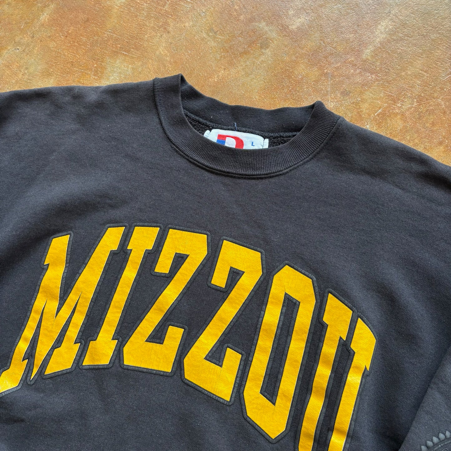 Mizzou Tigers University of Missouri Spellout Sweatshirt Elbow Crest 90's - L