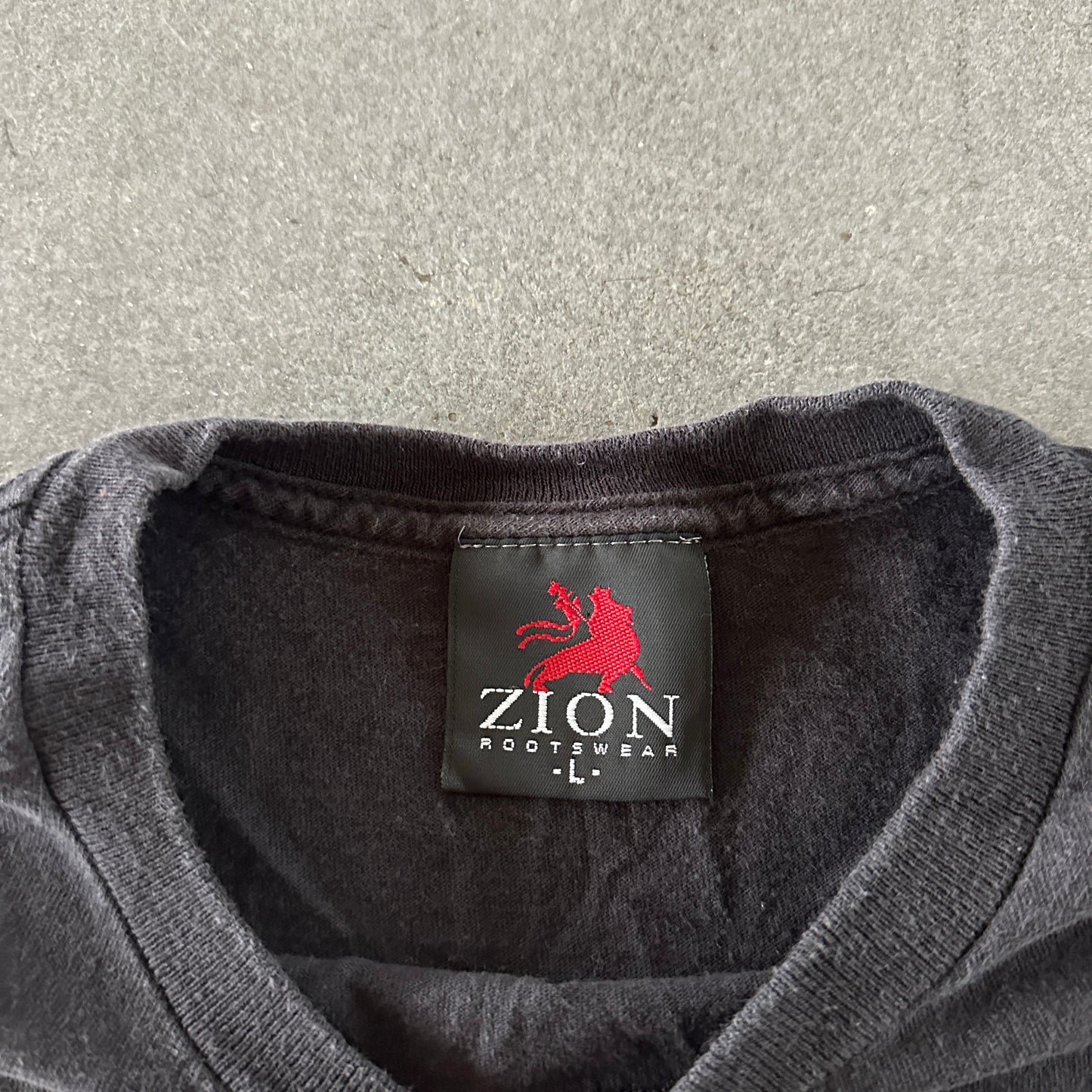 Willie Nelson 'Legalize It' Cannabis Graphic Shirt 90's - L