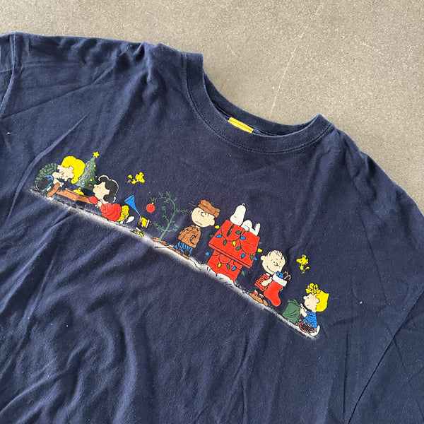Peanuts Charlie Brown Snoopy Sledding Christmas Graphic T Shirt 90's - XL hover