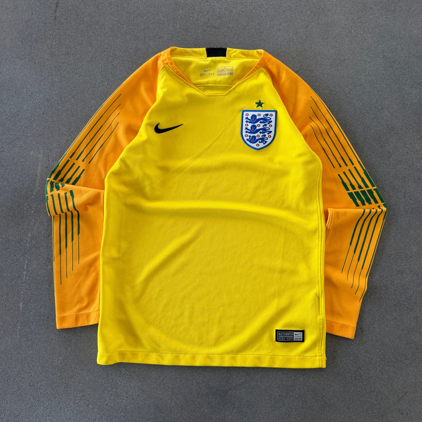 England Nike 2018-19 Long Sleeve Goalkeeper Jersey - Youth M