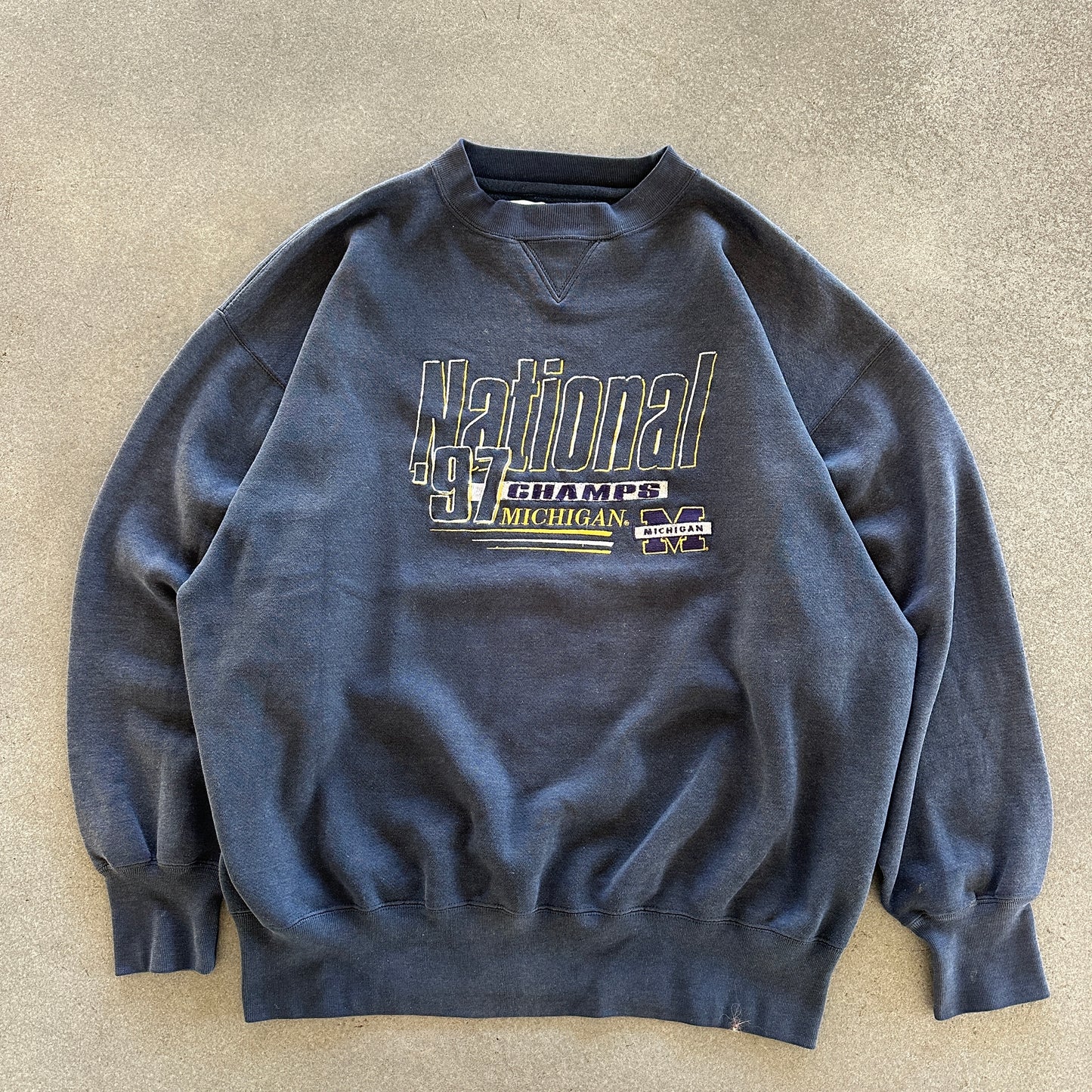 University of Michigan Wolverines 1997 Football National Champions Sweatshirt Crewneck 90's - L