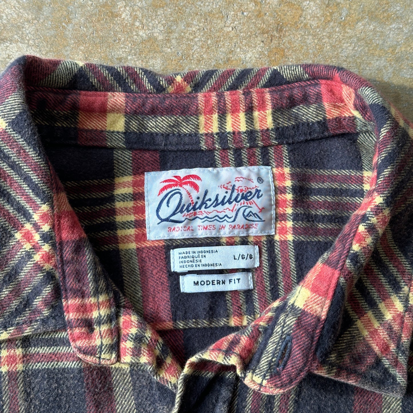 Quiksilver Plaid Flannel Button Up Shirt Modern Fit 00's - L