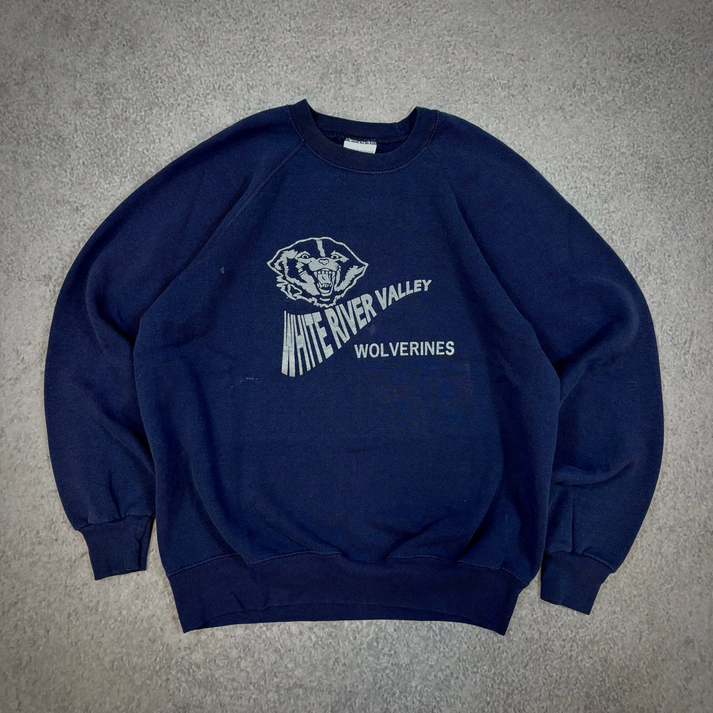 White River Valley Wolverines Boxy Raglan Sleeve Distressed Crewneck Sweatshirt 80's - M