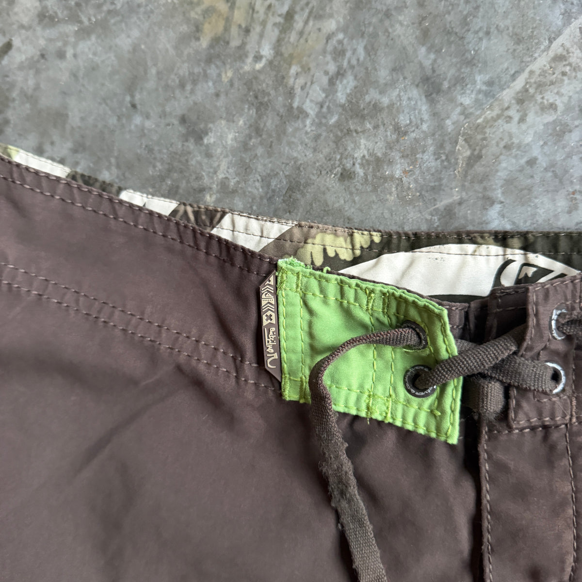 Quiksilver Leaf Graphic Embroidered Spellout Board Shorts - 32