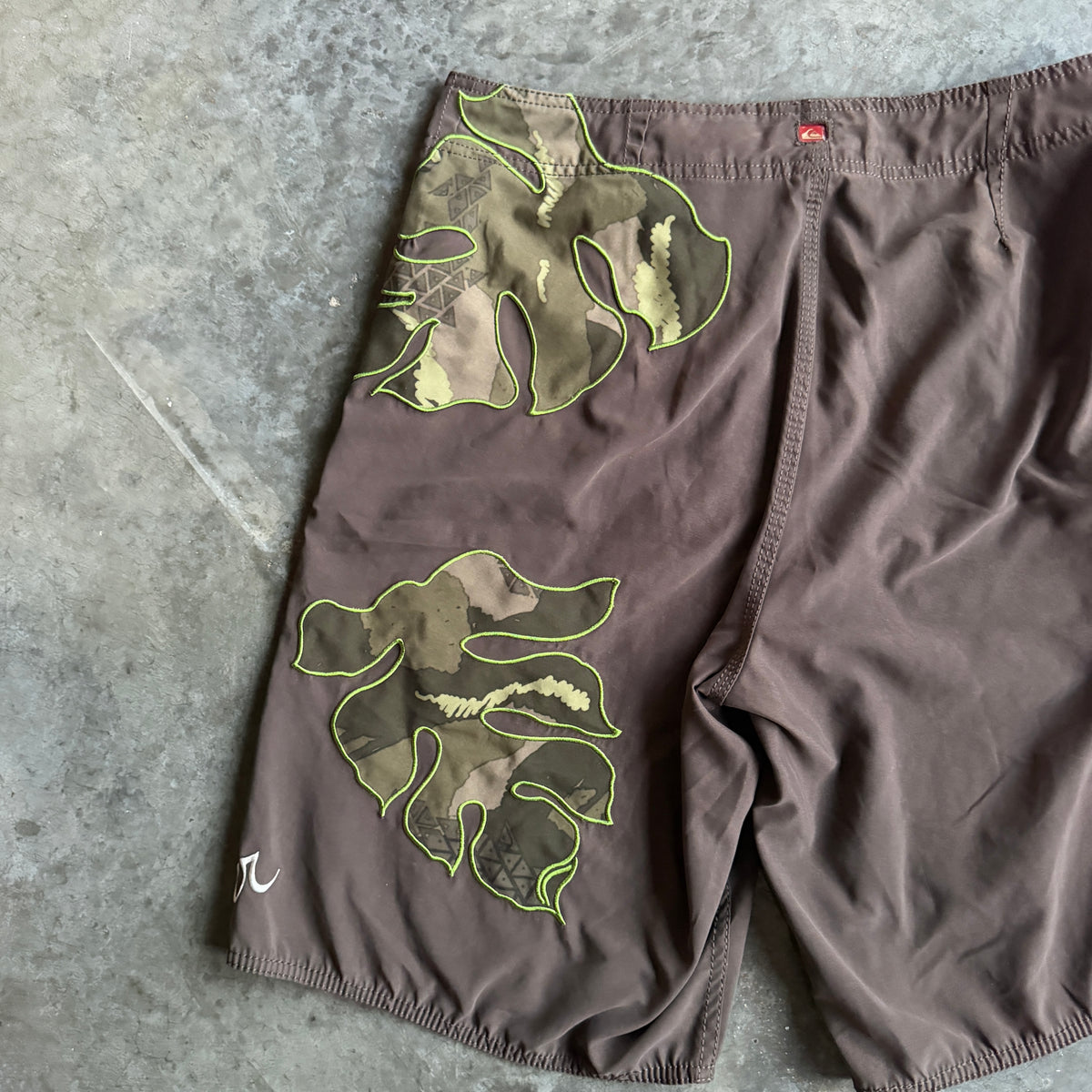 Quiksilver Leaf Graphic Embroidered Spellout Board Shorts - 32