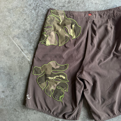 Quiksilver Leaf Graphic Embroidered Spellout Board Shorts - 32