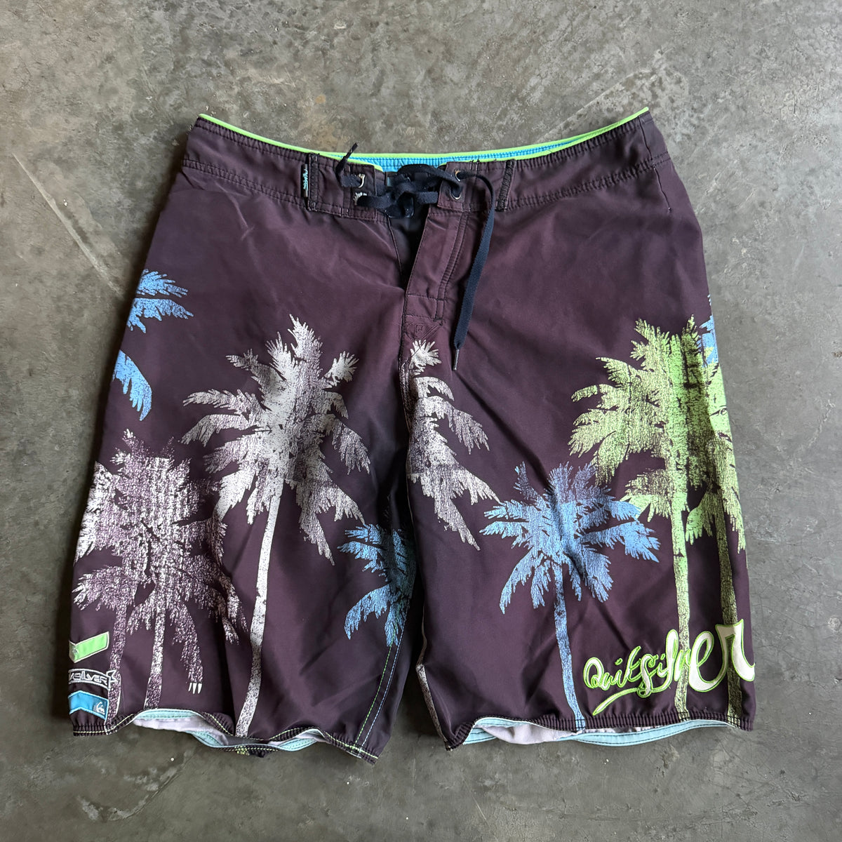 Quiksilver Palm Tree Spellout Logo - 33