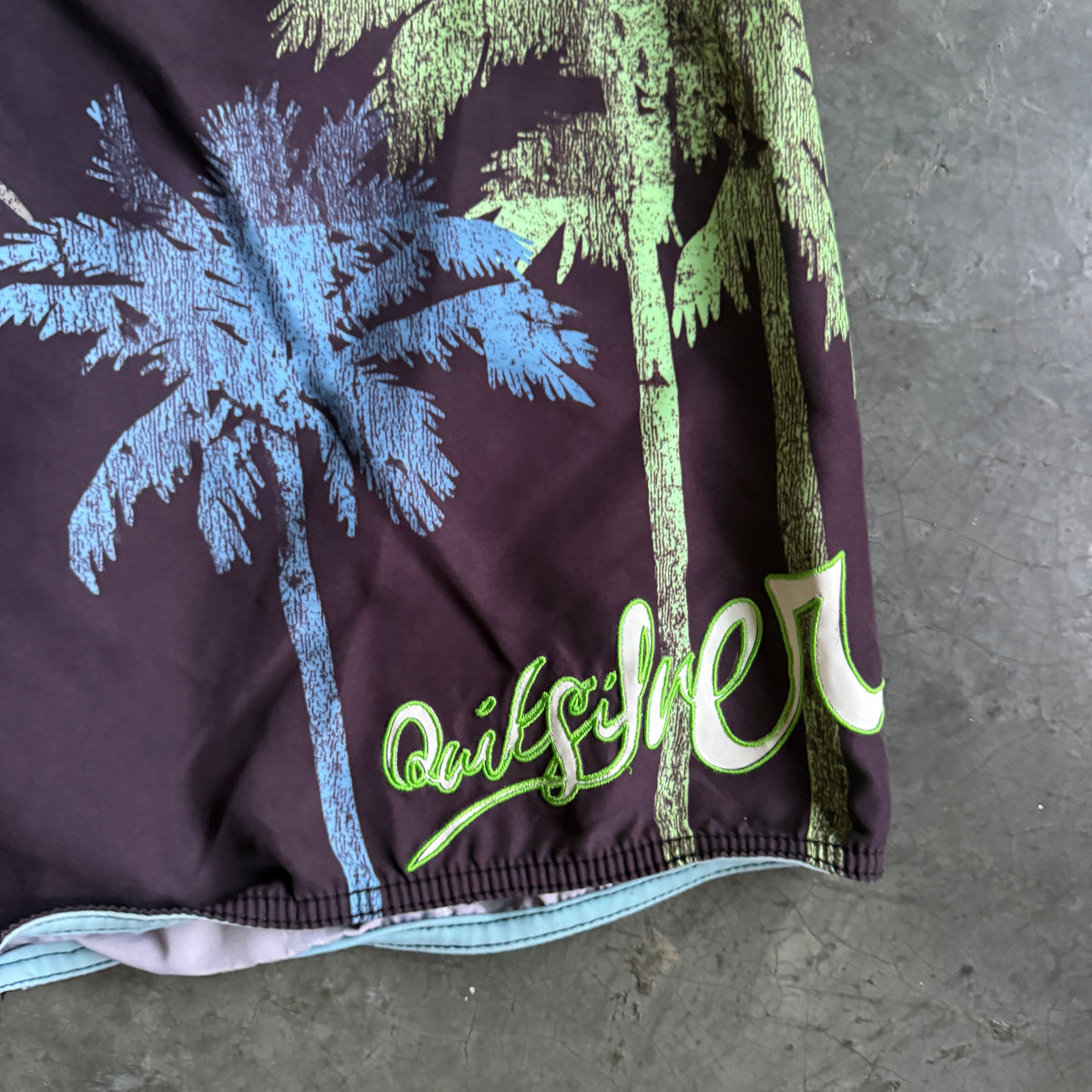 Quiksilver Palm Tree Spellout Logo - 33