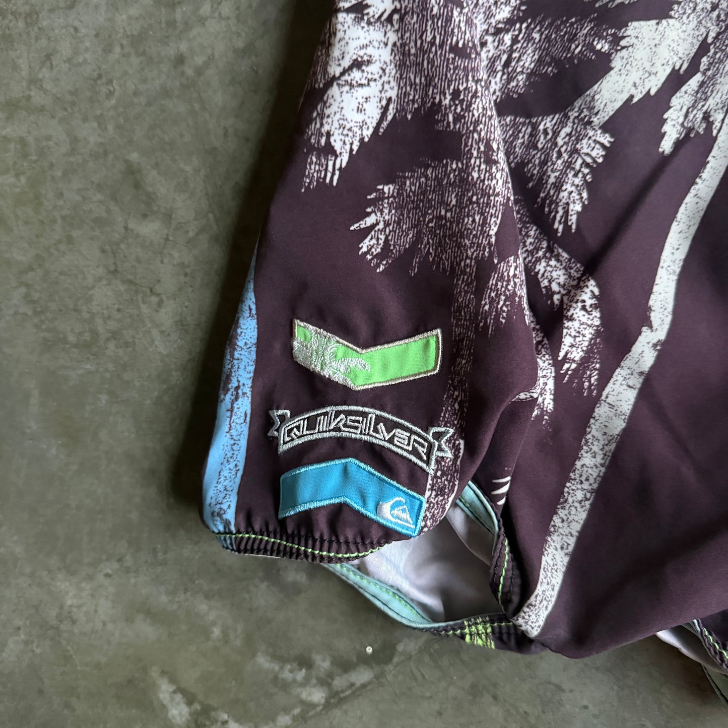 Quiksilver Palm Tree Spellout Logo - 33