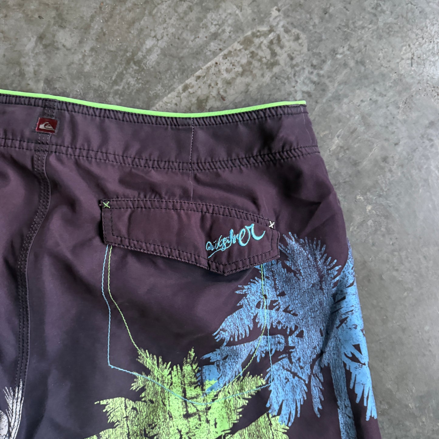 Quiksilver Palm Tree Spellout Logo - 33