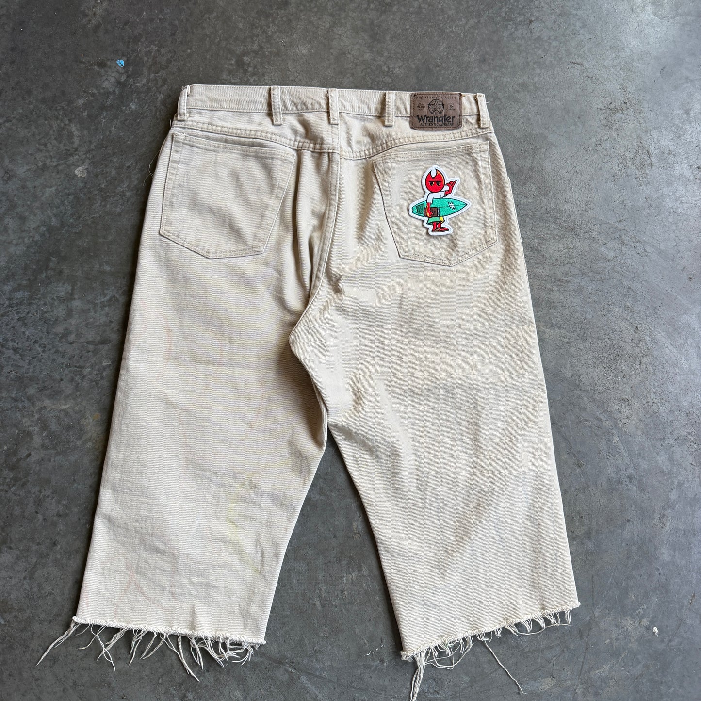 Wrangler 3/4 Denim Shorts Beige w/ Pyro Surf Patch - 38