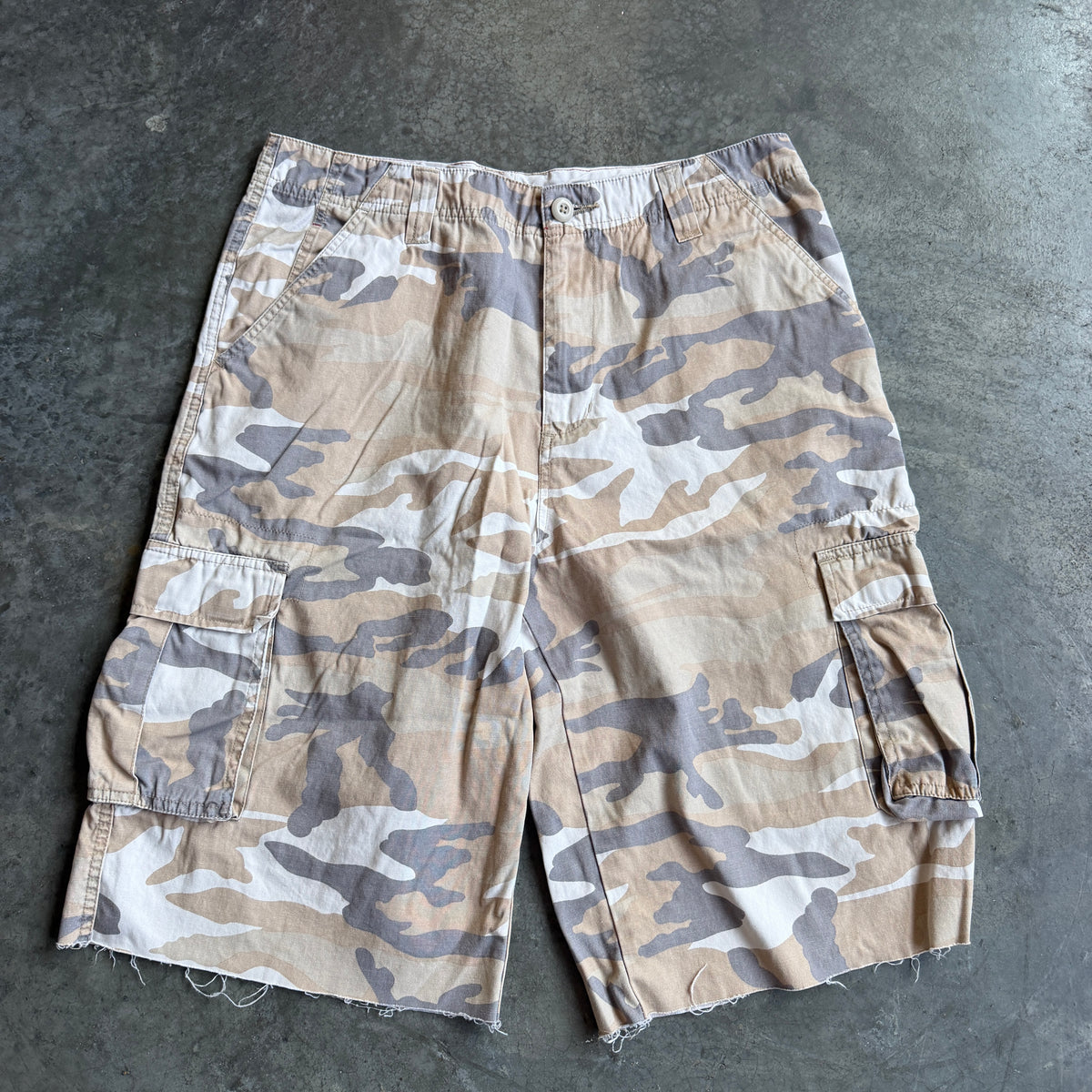 Camo Baggy Cargo Shorts w/ Pyro Surf Patch - 34