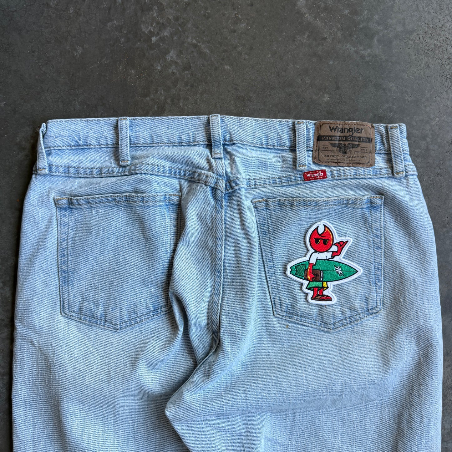 Wrangler Baggy Light Wash Jeans w/ Pyro Surf Patch - 36