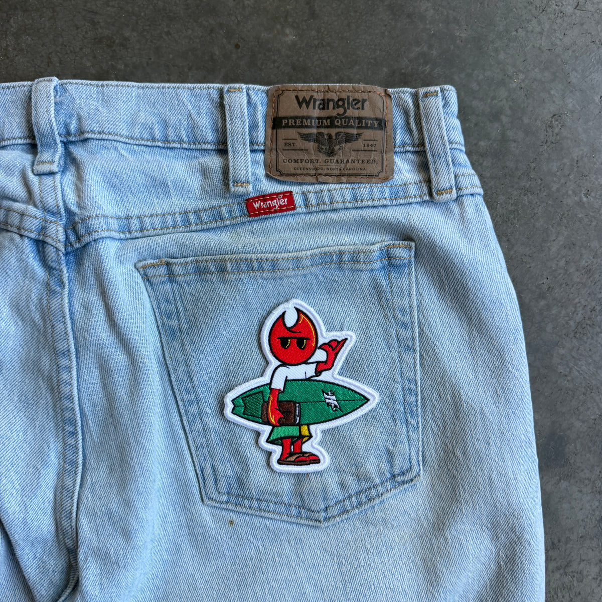 Wrangler Baggy Light Wash Jeans w/ Pyro Surf Patch - 36