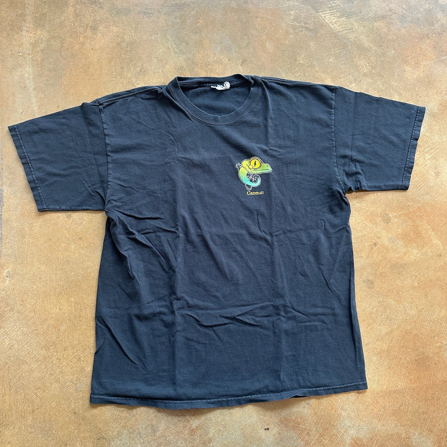 Cancun Gecko Double Sided Graphic Shirt Faded 90's - L