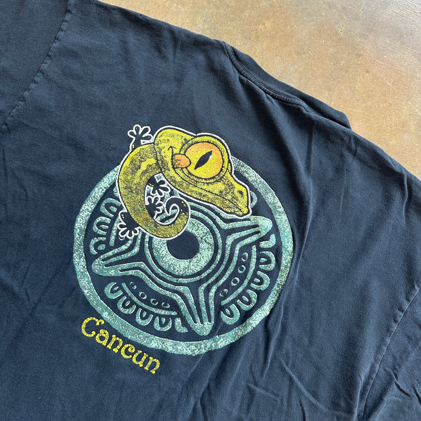 Cancun Gecko Double Sided Graphic Shirt Faded 90's - L