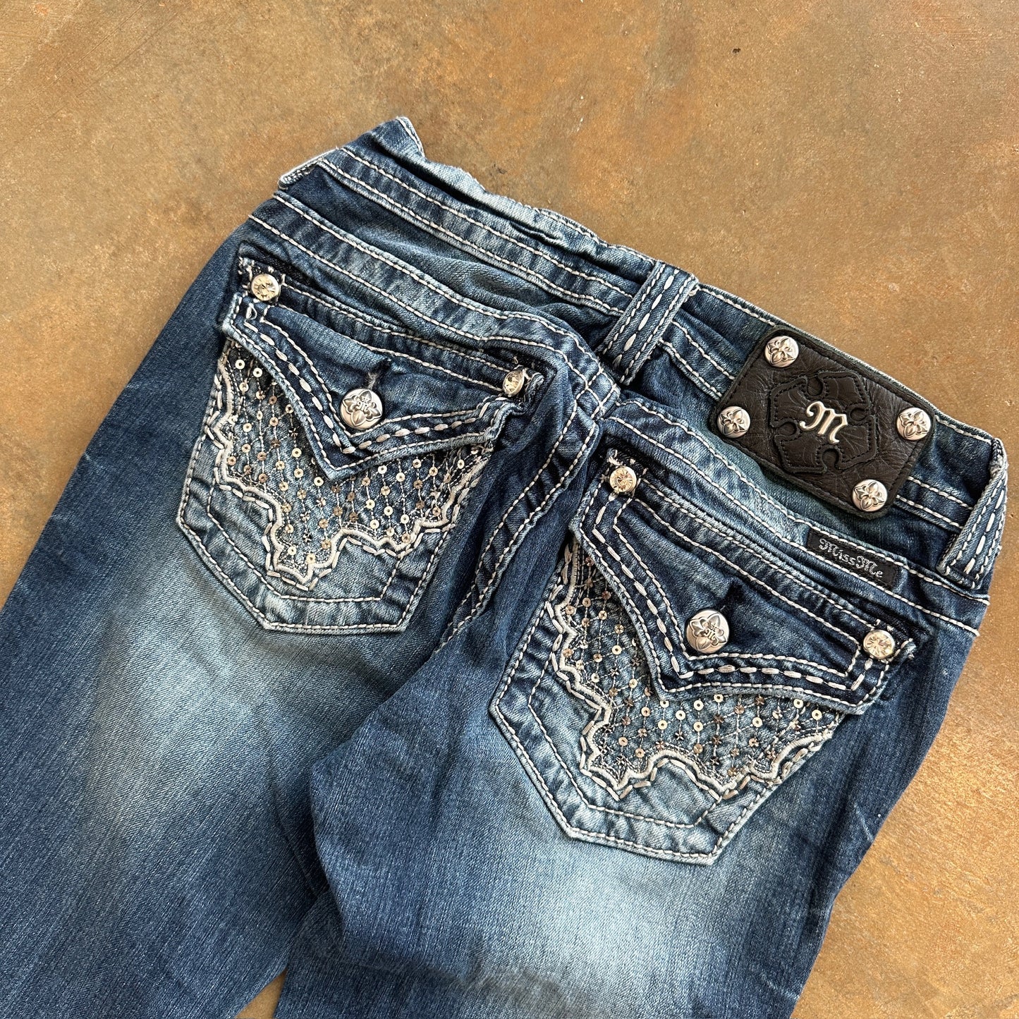 Miss Me Mid Rise Flare Bootcut Jeans Dark Wash Embellished Pockets 00's - 26