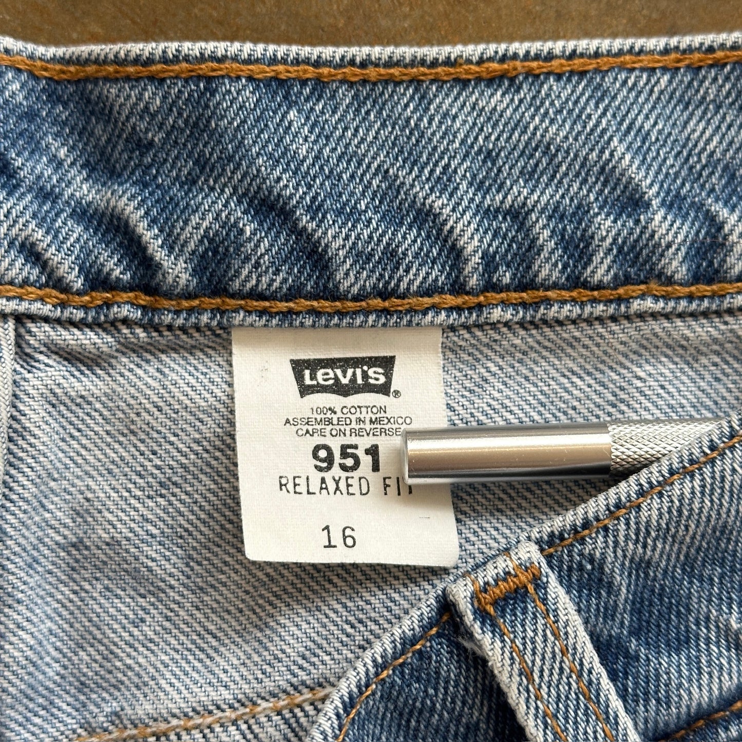 Levis 951 Relaxed Fit Baggy Orange Tab Womens Denim Jean Shorts 90's - 16