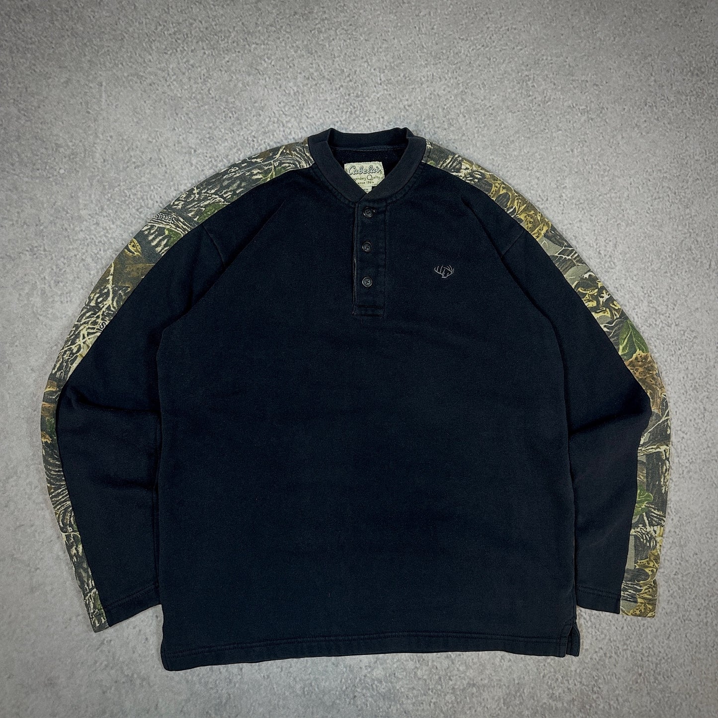 Cabelas Black Camoflauge Sleeve Henley Sweatshirt 00's - M