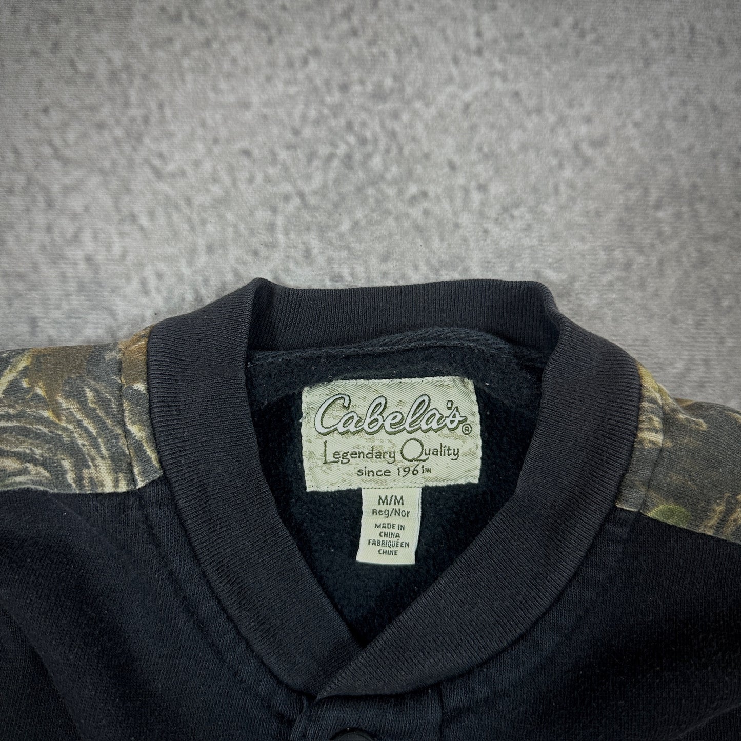 Cabelas Black Camoflauge Sleeve Henley Sweatshirt 00's - M