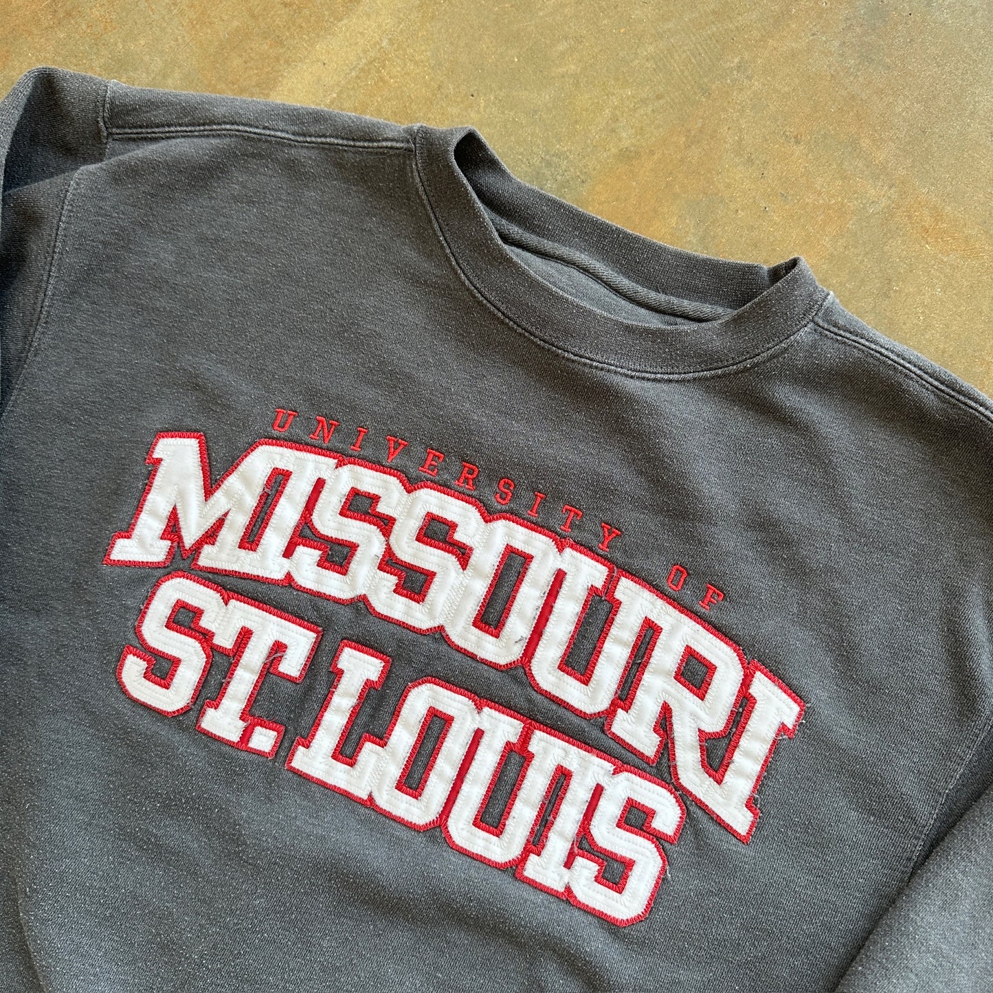 University of Missouri St. Louis UMSL Jansport Embroidered Crewneck Sweatshirt 00's - M