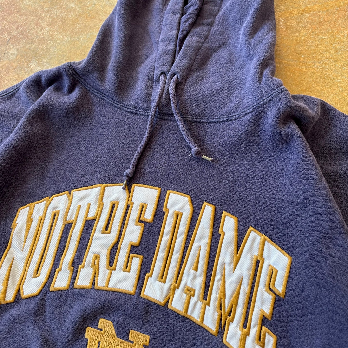 University of Notre Dame Embroidered Reebok Heisman Collection Hoodie 90's - 2XL