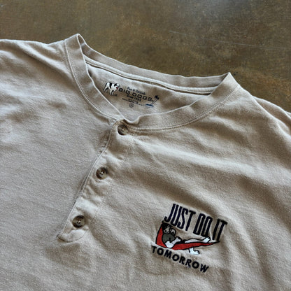 Big Dogs 'Just Do it Tomorrow' Embroidered Henley Shirt 90's - 3XL