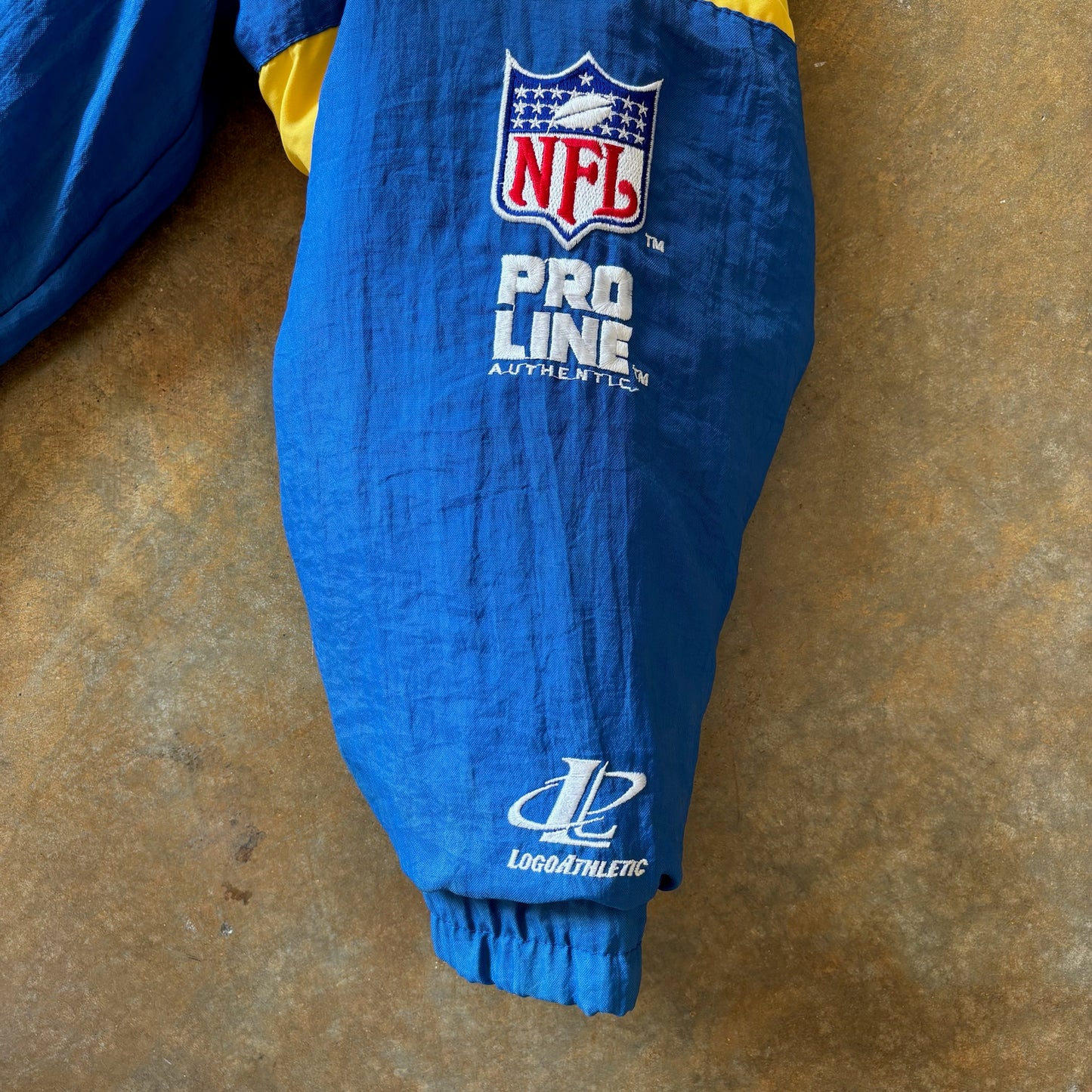 St. Louis Rams Logo Athletic Puffer Jacket NFL Pro Line 90's - L