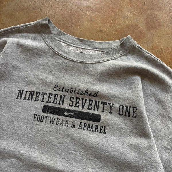 Nike Vintage Tag Nineteen Seventy One Graphic Center Swoosh Sweatshirt - 2XL hover
