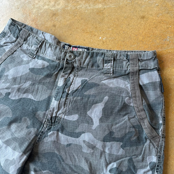 Ecko Unltd. Camo Cargo Shorts Skater Grunge 00's - 34 hover